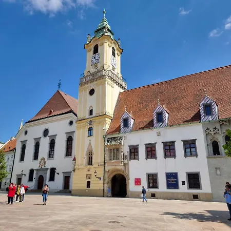 Apartment Residence Bratislava דירה *