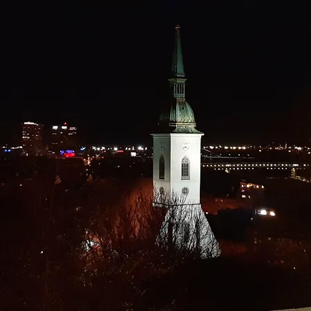 Apartment Residence Bratislava דירה *